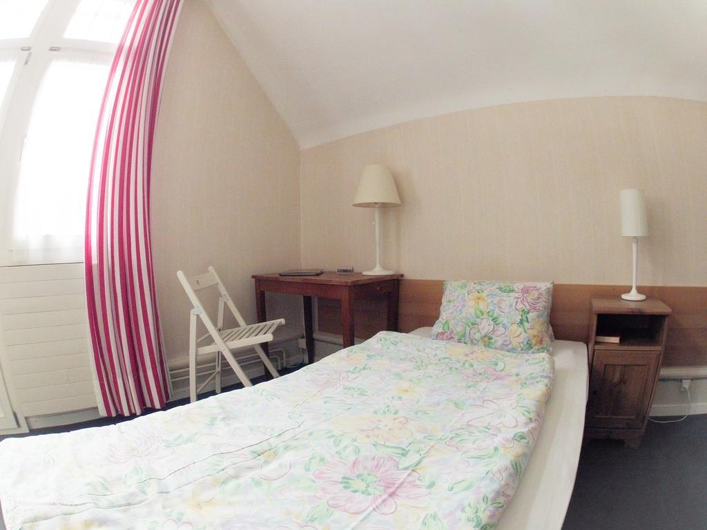 Basicrooms Hotel Unterseen Oda fotoğraf