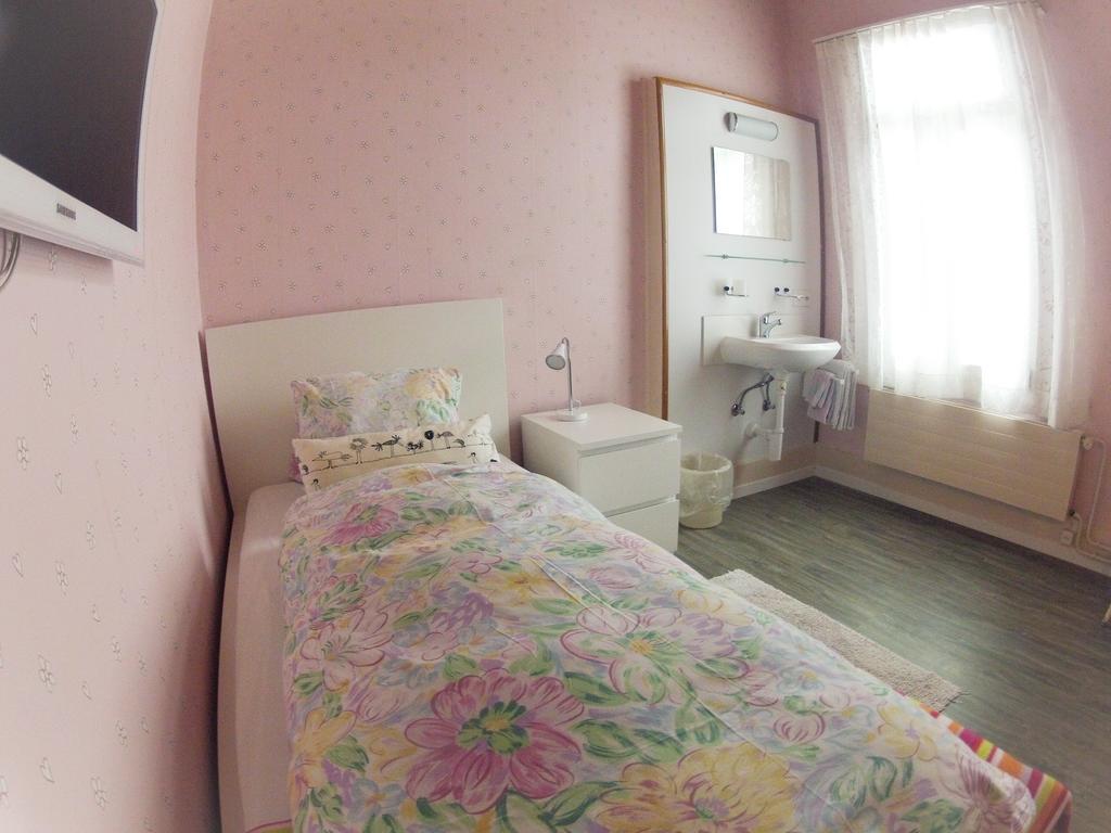 Basicrooms Hotel Unterseen Oda fotoğraf