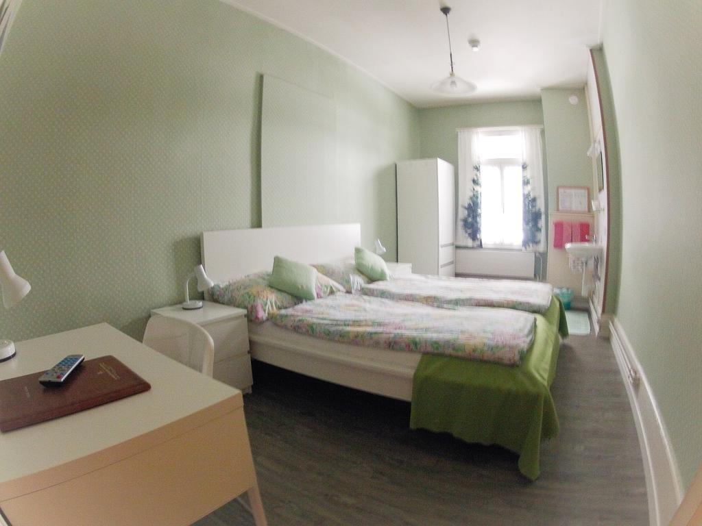 Basicrooms Hotel Unterseen Oda fotoğraf