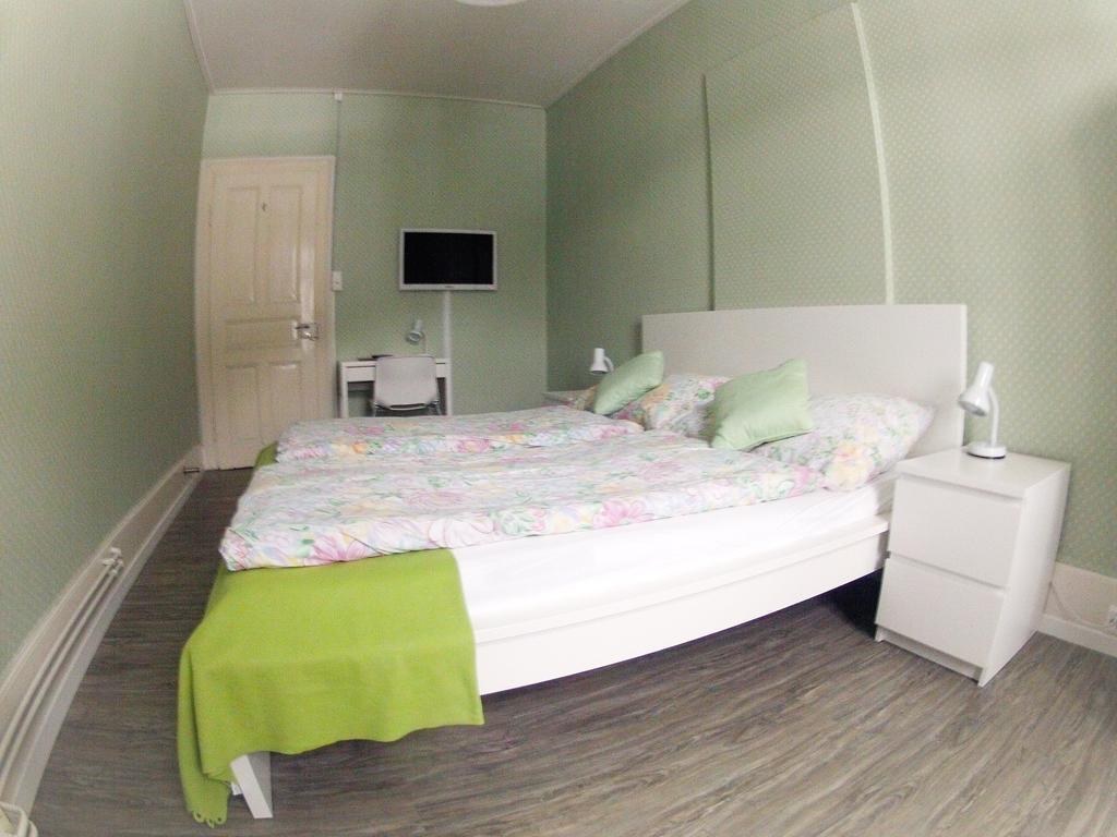 Basicrooms Hotel Unterseen Oda fotoğraf