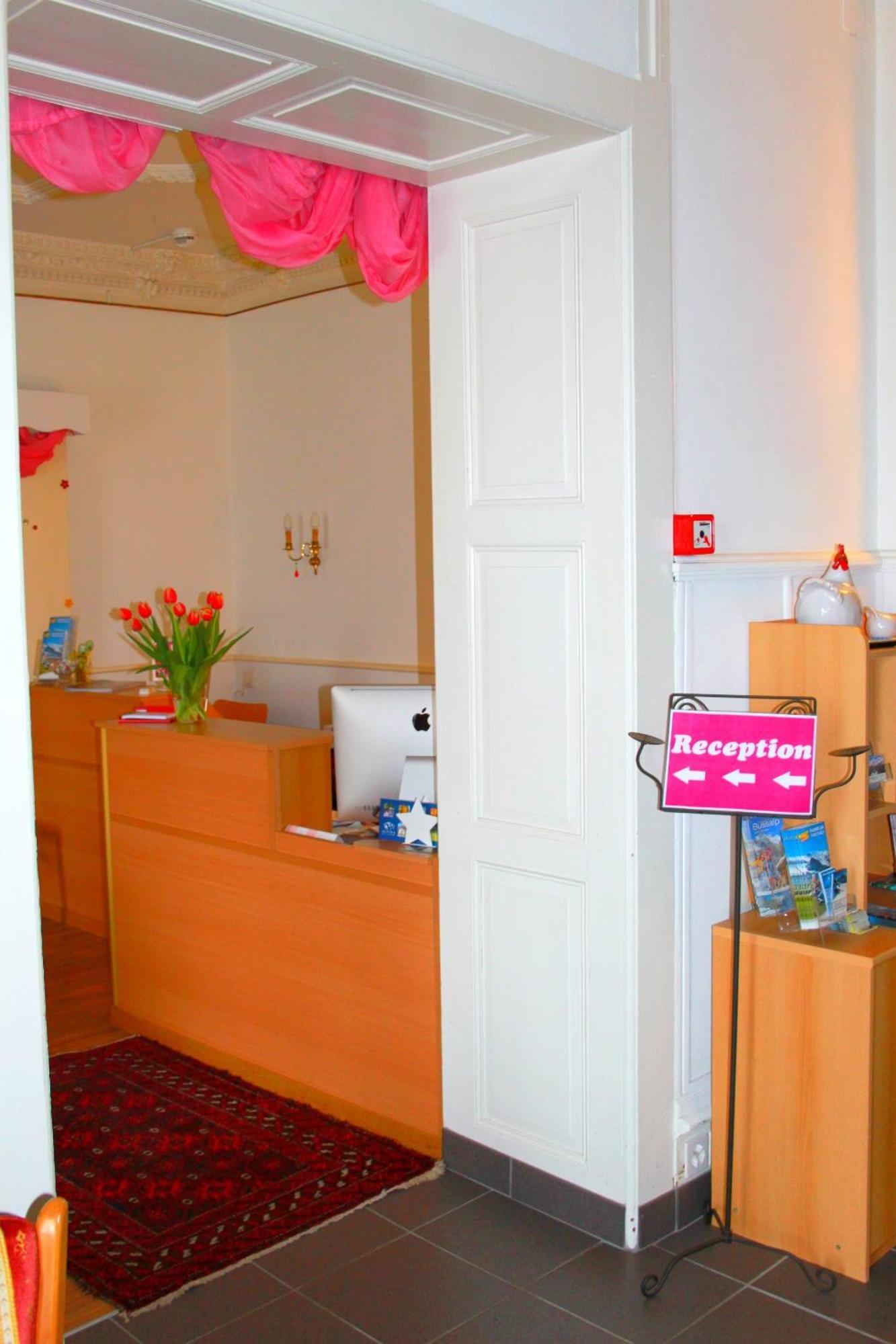 Basicrooms Hotel Unterseen Dış mekan fotoğraf