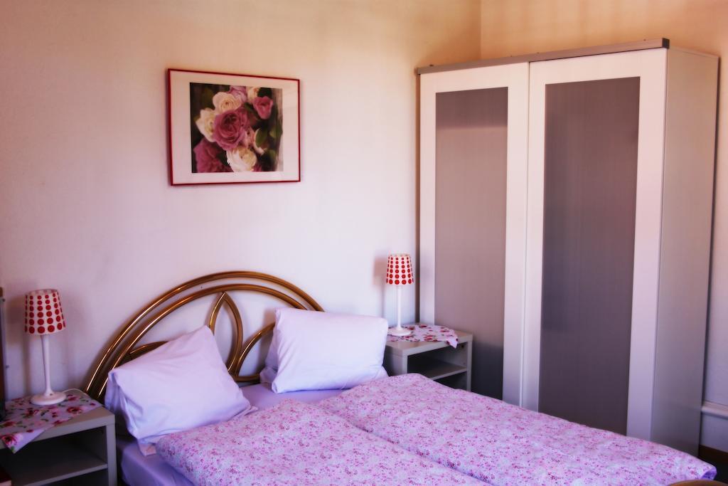 Basicrooms Hotel Unterseen Oda fotoğraf